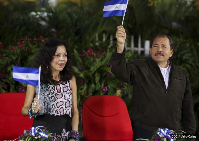 Daniel y Rosario reciben Antorcha de la Libertad y la Unidad Centroamericana