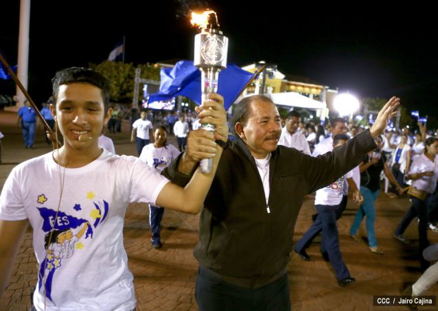 Daniel y Rosario reciben Antorcha de la Libertad y la Unidad Centroamericana