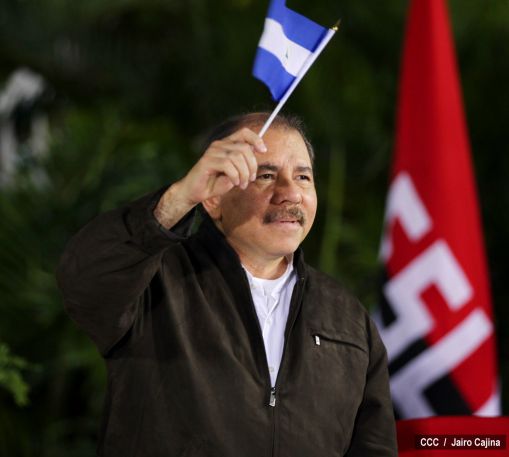 Daniel y Rosario reciben Antorcha de la Libertad y la Unidad Centroamericana