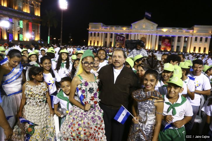 Daniel y Rosario reciben Antorcha de la Libertad y la Unidad Centroamericana