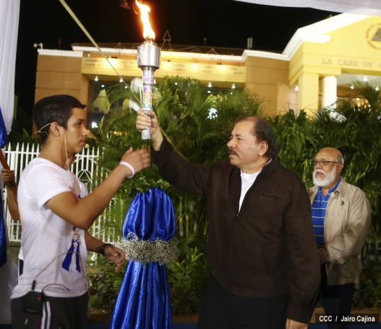 Daniel y Rosario reciben Antorcha de la Libertad y la Unidad Centroamericana