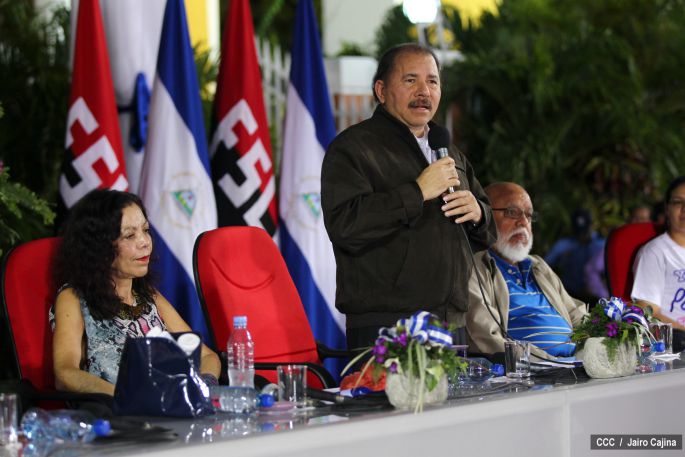 Daniel y Rosario reciben Antorcha de la Libertad y la Unidad Centroamericana