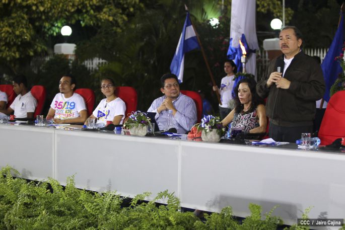 Daniel y Rosario reciben Antorcha de la Libertad y la Unidad Centroamericana