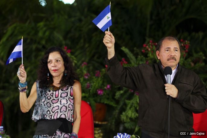Daniel y Rosario reciben Antorcha de la Libertad y la Unidad Centroamericana