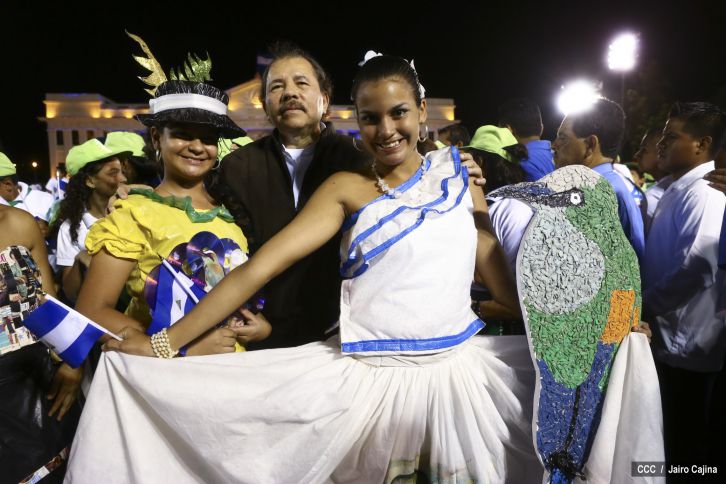 Daniel y Rosario reciben Antorcha de la Libertad y la Unidad Centroamericana