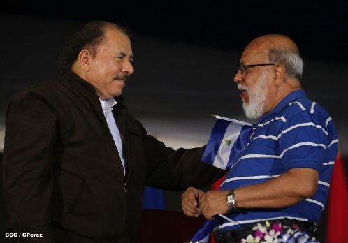 Daniel y Rosario presiden Desfile Patrio Nicaragua Mía 2014