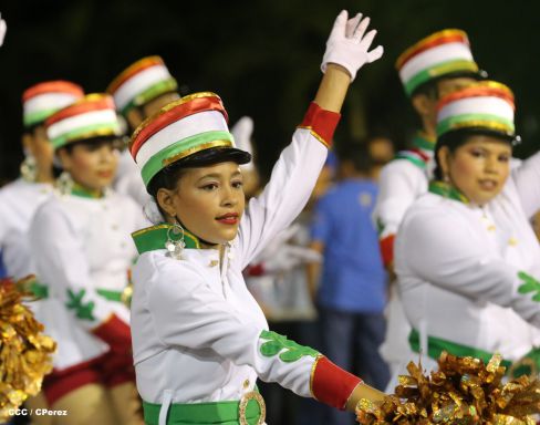 Daniel y Rosario presiden Desfile Patrio Nicaragua Mía 2014