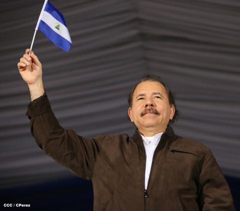 Daniel y Rosario presiden Desfile Patrio Nicaragua Mía 2014