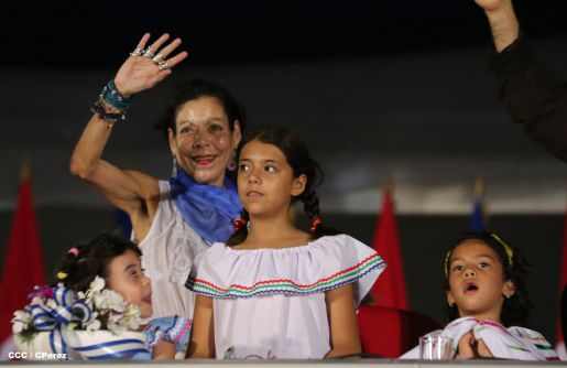 Daniel y Rosario presiden Desfile Patrio Nicaragua Mía 2014