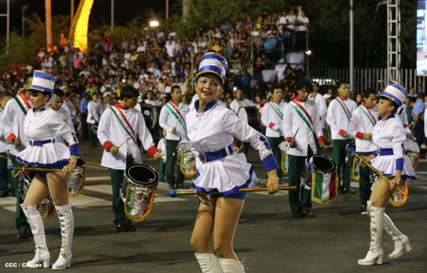 Daniel y Rosario presiden Desfile Patrio Nicaragua Mía 2014