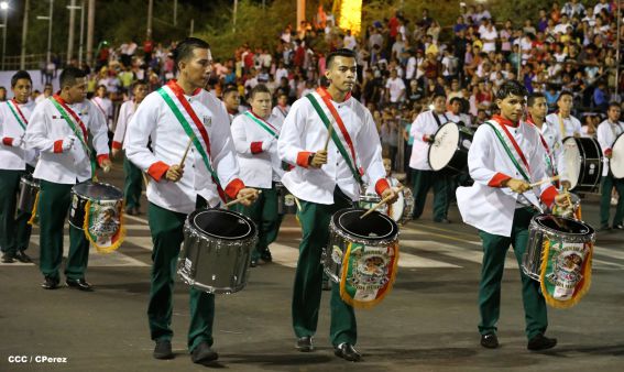 Daniel y Rosario presiden Desfile Patrio Nicaragua Mía 2014