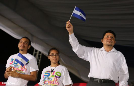 Daniel y Rosario presiden Desfile Patrio Nicaragua Mía 2014