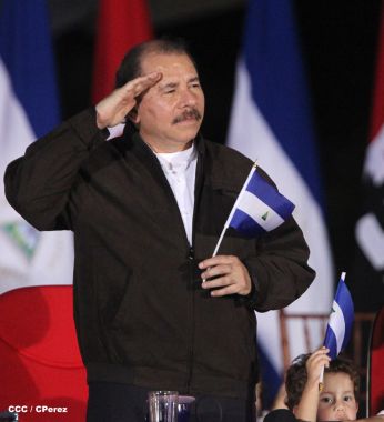 Daniel y Rosario presiden Desfile Patrio Nicaragua Mía 2014