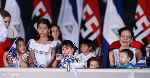 Daniel y Rosario presiden Desfile Patrio Nicaragua Mía 2014