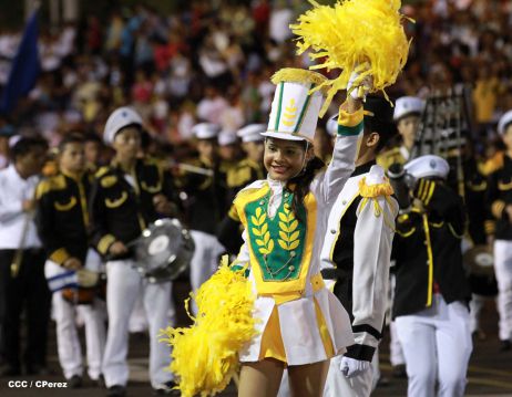 Daniel y Rosario presiden Desfile Patrio Nicaragua Mía 2014