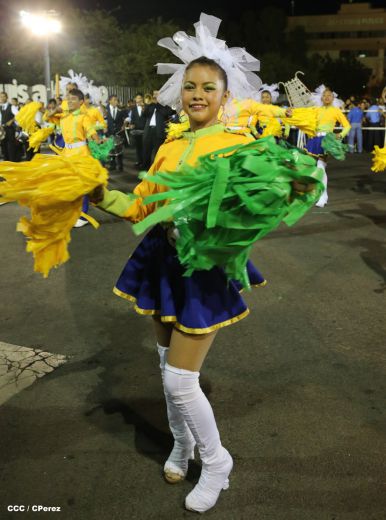 Daniel y Rosario presiden Desfile Patrio Nicaragua Mía 2014