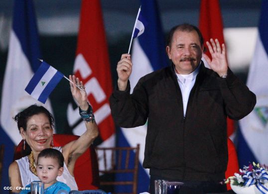 Daniel y Rosario presiden Desfile Patrio Nicaragua Mía 2014