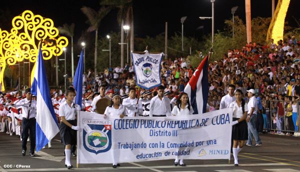Daniel y Rosario presiden Desfile Patrio Nicaragua Mía 2014