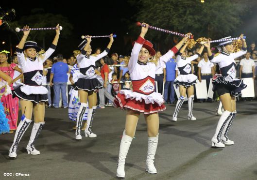 Daniel y Rosario presiden Desfile Patrio Nicaragua Mía 2014