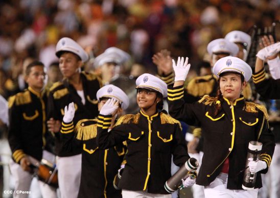 Daniel y Rosario presiden Desfile Patrio Nicaragua Mía 2014