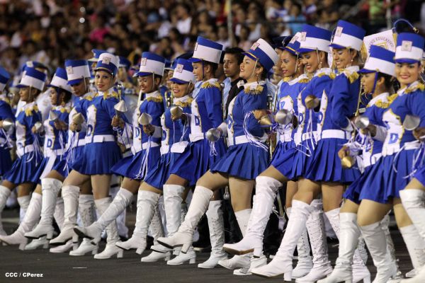 Daniel y Rosario presiden Desfile Patrio Nicaragua Mía 2014
