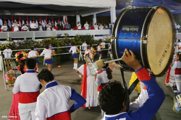 Daniel y Rosario presiden Desfile Patrio Nicaragua Mía 2014