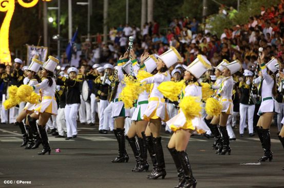 Daniel y Rosario presiden Desfile Patrio Nicaragua Mía 2014