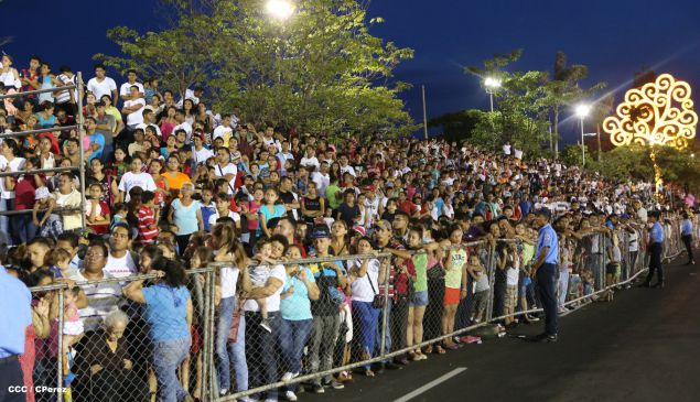 Daniel y Rosario presiden Desfile Patrio Nicaragua Mía 2014