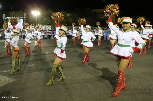 Daniel y Rosario presiden Desfile Patrio Nicaragua Mía 2014