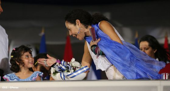 Daniel y Rosario presiden Desfile Patrio Nicaragua Mía 2014