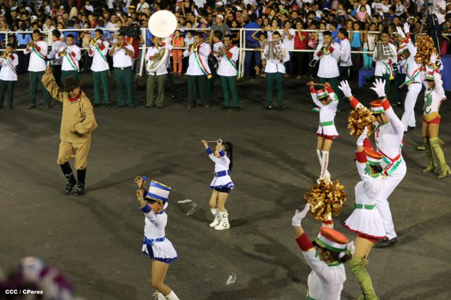 Daniel y Rosario presiden Desfile Patrio Nicaragua Mía 2014