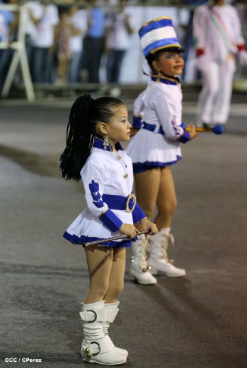 Daniel y Rosario presiden Desfile Patrio Nicaragua Mía 2014