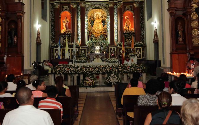 Leoneses festejan a Virgen de La Merced