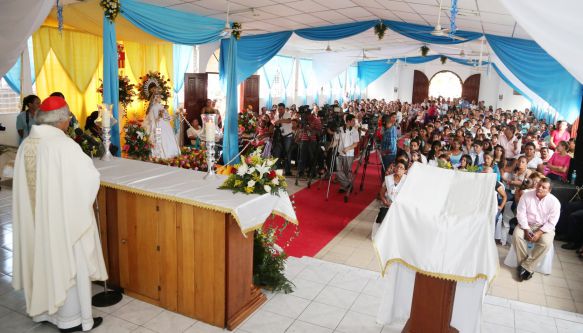 Cardenal Brenes festeja a Virgen La Merced en Mateare