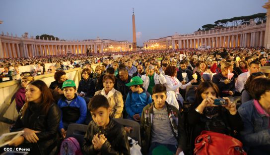 Papa Francisco Preside Vigilia de Oración en Preparación del Sínodo por la Familia