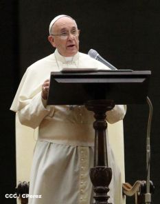 Papa Francisco Preside Vigilia de Oración en Preparación del Sínodo por la Familia