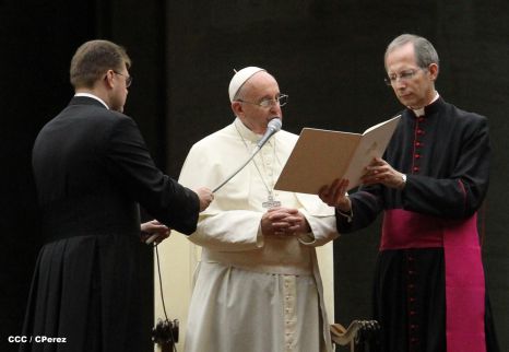 Papa Francisco Preside Vigilia de Oración en Preparación del Sínodo por la Familia