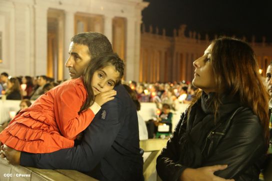 Papa Francisco Preside Vigilia de Oración en Preparación del Sínodo por la Familia