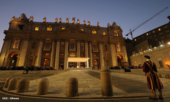 Papa Francisco Preside Vigilia de Oración en Preparación del Sínodo por la Familia