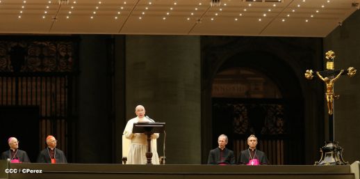 Papa Francisco Preside Vigilia de Oración en Preparación del Sínodo por la Familia