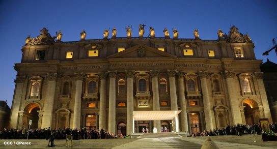 Papa Francisco Preside Vigilia de Oración en Preparación del Sínodo por la Familia