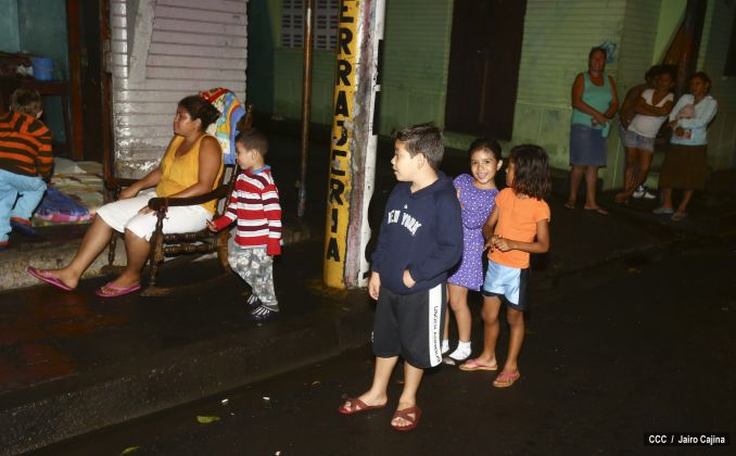 Evacúan zonas costeras de Carazo ante alerta de tsunami