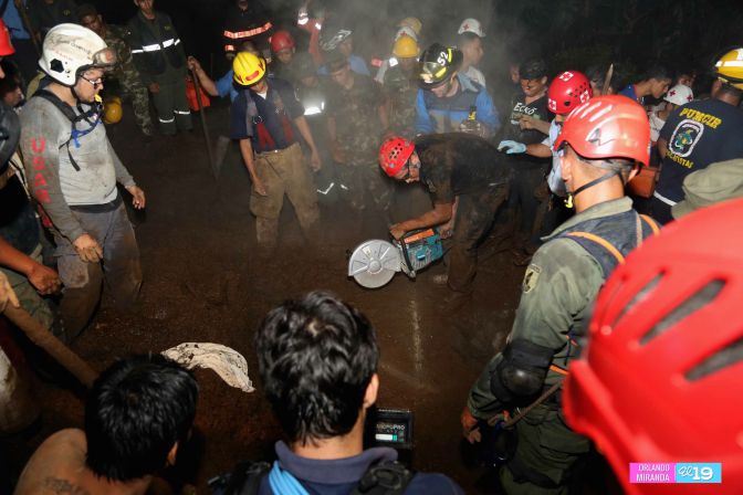 Colapsa muro en Barrio 18 de Mayo y soterra a familias