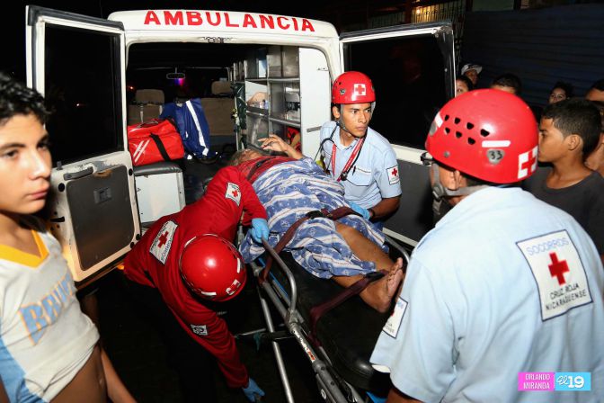 Colapsa muro en Barrio 18 de Mayo y soterra a familias