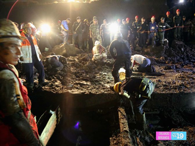 Colapsa muro en Barrio 18 de Mayo y soterra a familias