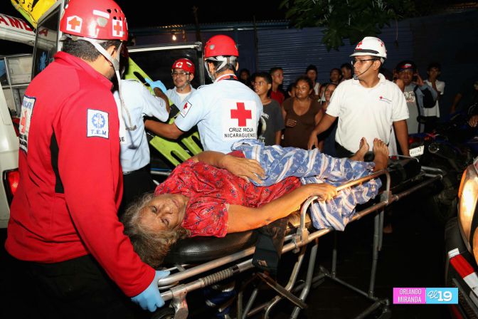 Colapsa muro en Barrio 18 de Mayo y soterra a familias