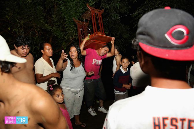 Colapsa muro en Barrio 18 de Mayo y soterra a familias