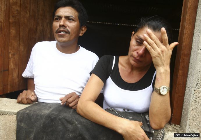 Familias de mineros reciben viviendas en Bonanza