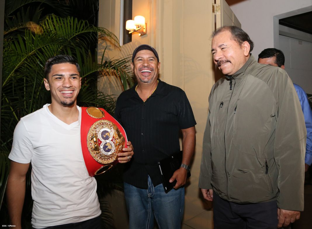 Presidente Daniel se reúne con el Campeón Mundial Randy Caballero