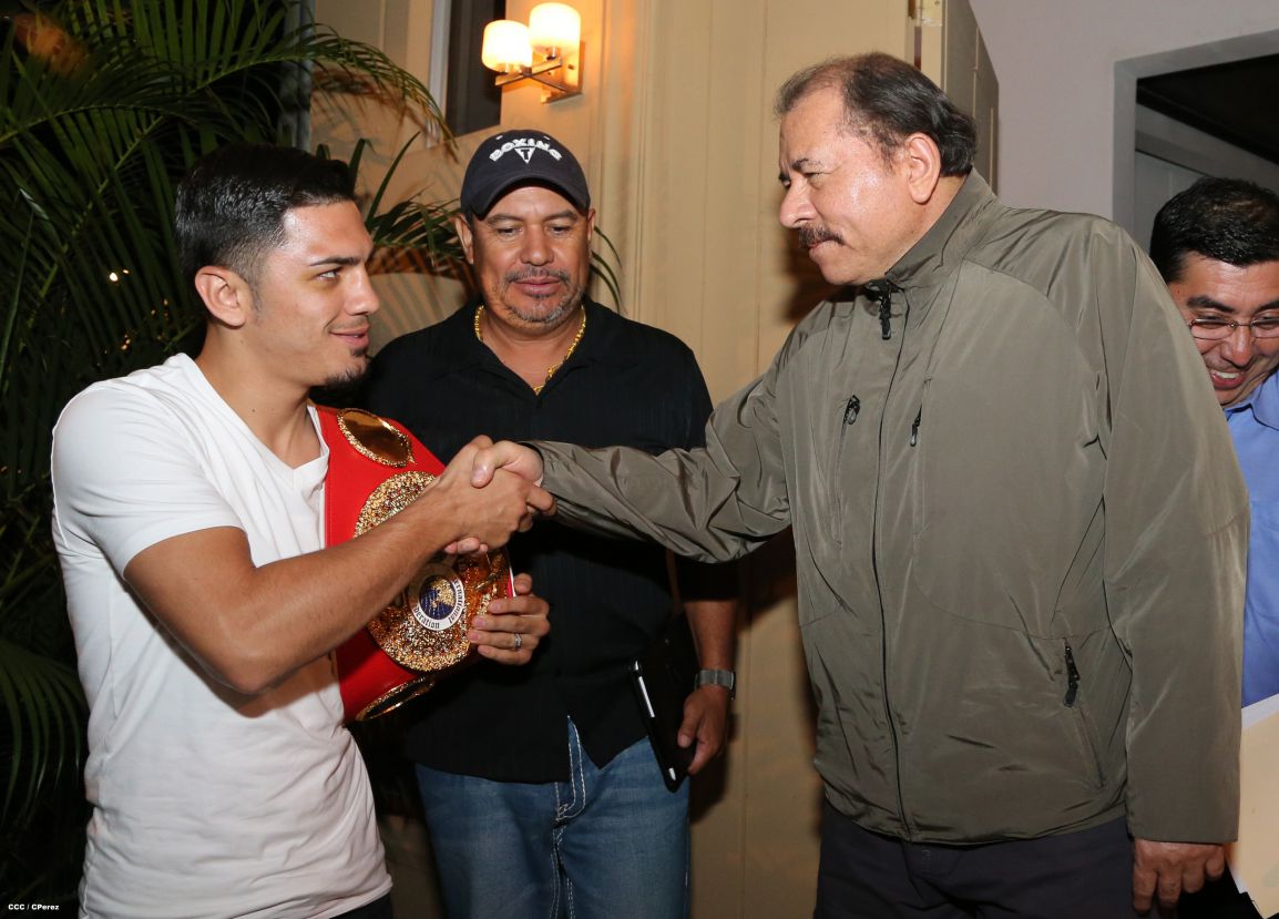 Presidente Daniel se reúne con el Campeón Mundial Randy Caballero